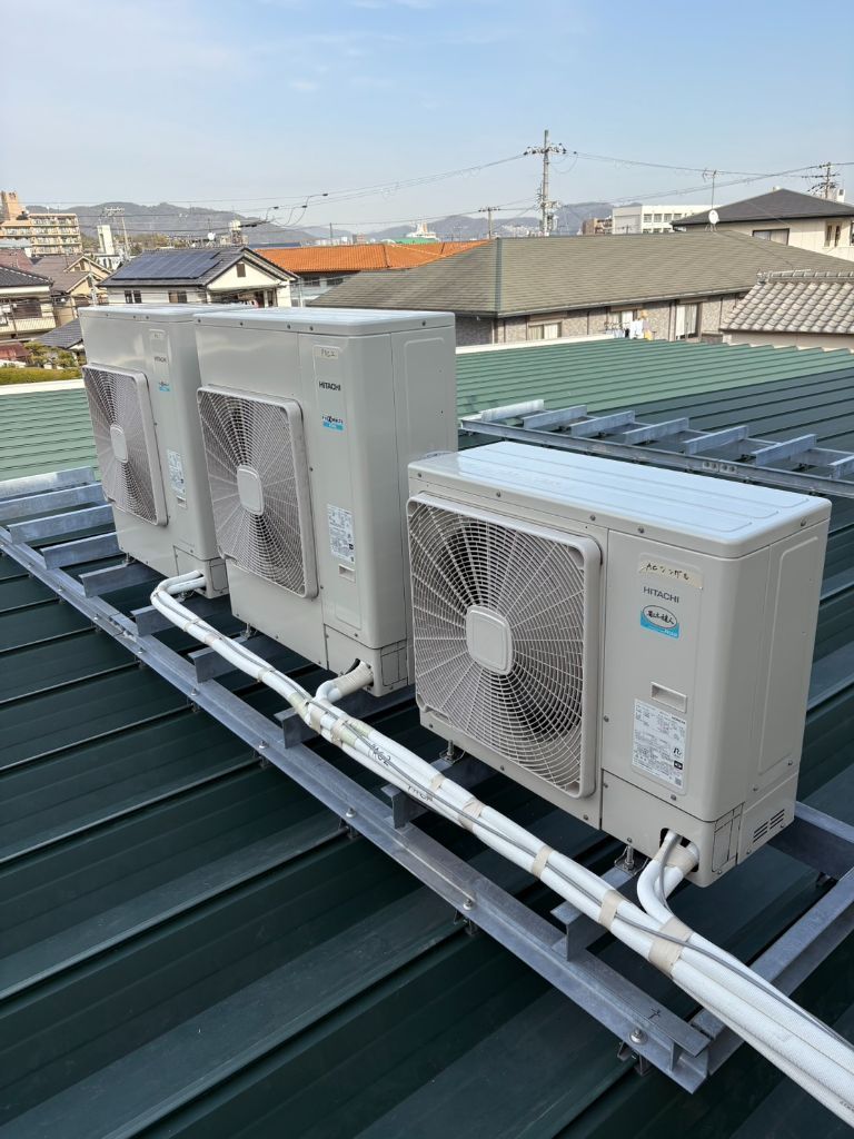 未来への第一歩を踏み出す作業員